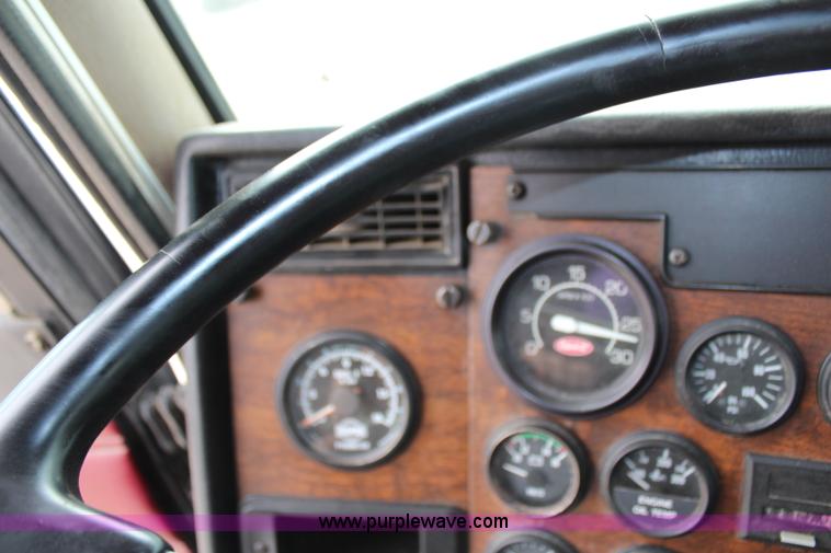 image for item H2663 1996 Peterbilt 378 semi truck