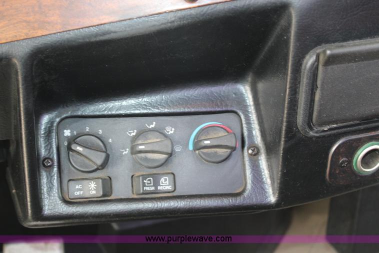 image for item H2663 1996 Peterbilt 378 semi truck