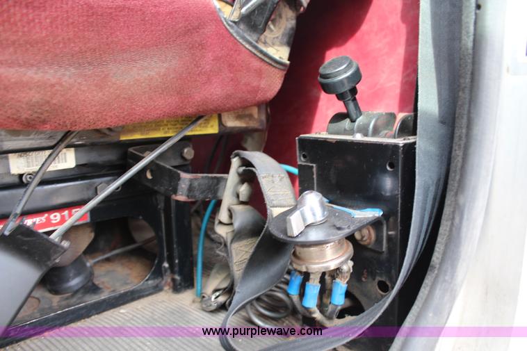 image for item H2663 1996 Peterbilt 378 semi truck