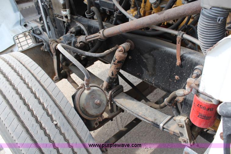 image for item H2663 1996 Peterbilt 378 semi truck