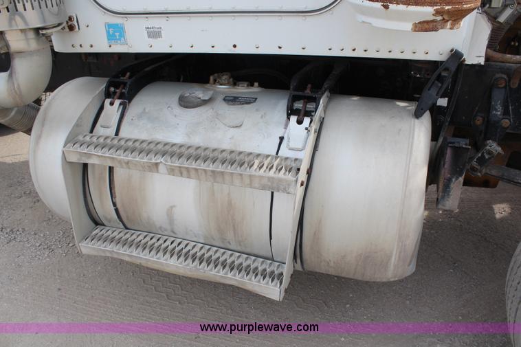 image for item H2663 1996 Peterbilt 378 semi truck