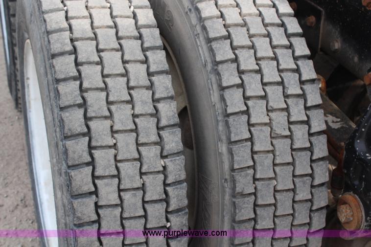 image for item H2663 1996 Peterbilt 378 semi truck