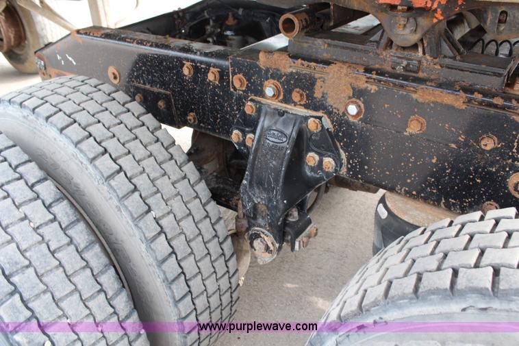 image for item H2663 1996 Peterbilt 378 semi truck