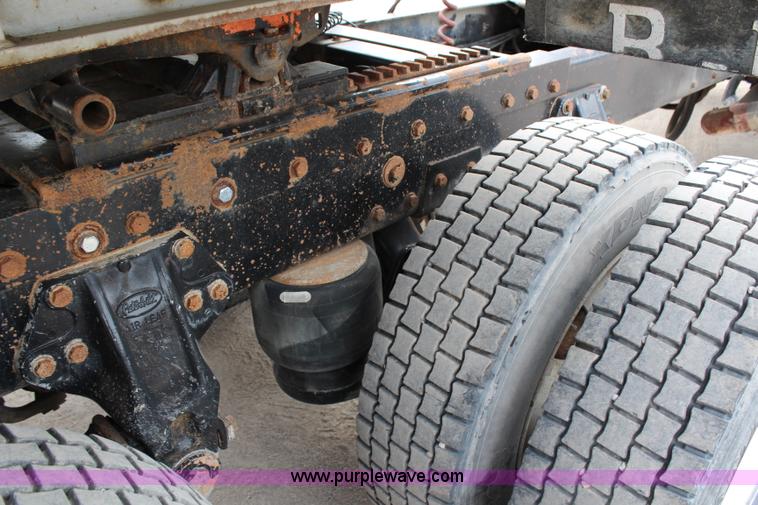 image for item H2663 1996 Peterbilt 378 semi truck