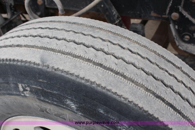 image for item H2663 1996 Peterbilt 378 semi truck