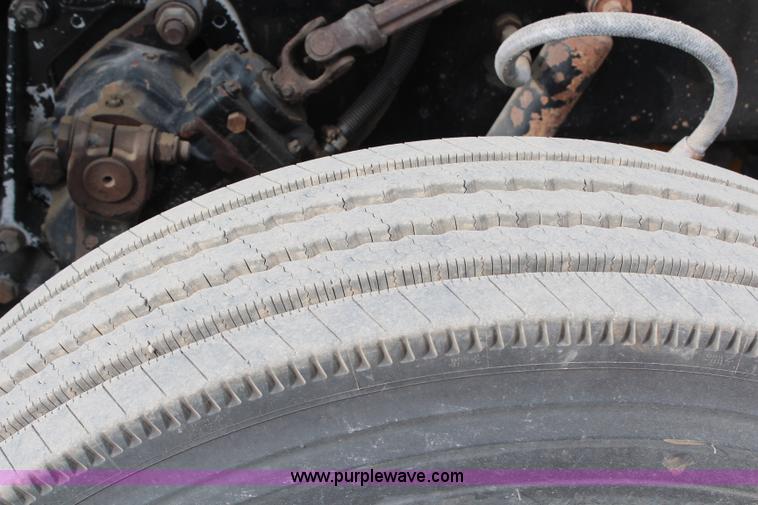 image for item H2663 1996 Peterbilt 378 semi truck