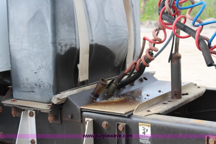 image for item H2663 1996 Peterbilt 378 semi truck