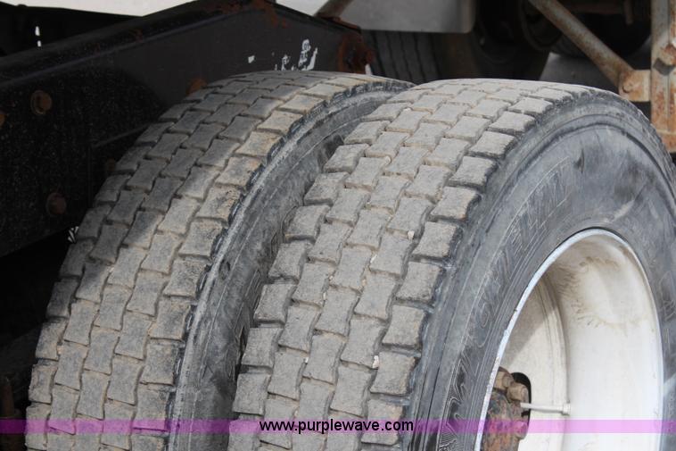 image for item H2663 1996 Peterbilt 378 semi truck