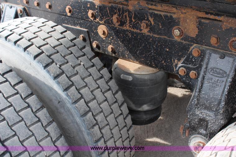 image for item H2663 1996 Peterbilt 378 semi truck