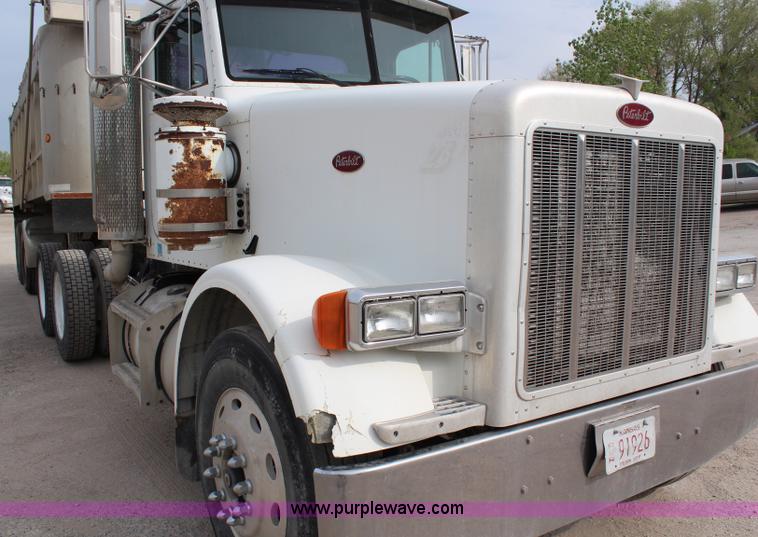 image for item H2663 1996 Peterbilt 378 semi truck