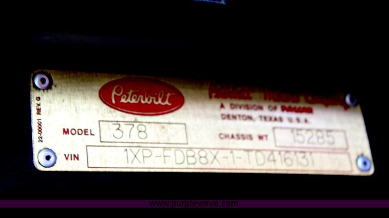 image for item H2663 1996 Peterbilt 378 semi truck