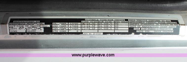 image for item H2663 1996 Peterbilt 378 semi truck