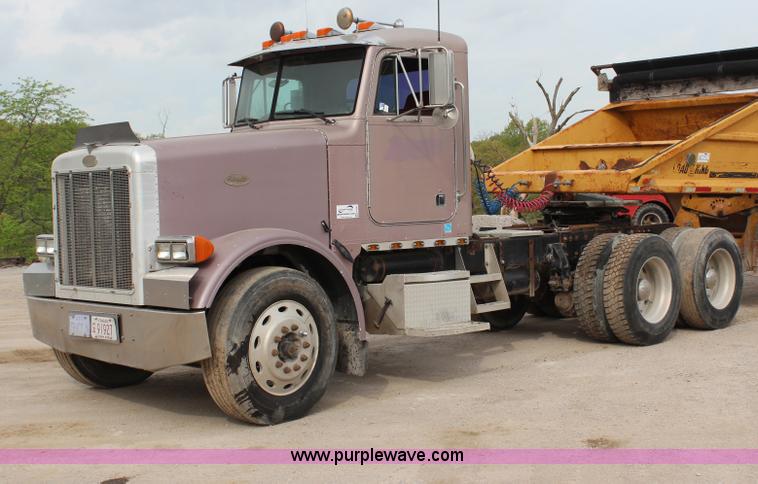 image for item H2665 1996 Peterbilt 378 semi truck