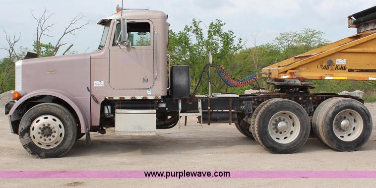 image for item H2665 1996 Peterbilt 378 semi truck