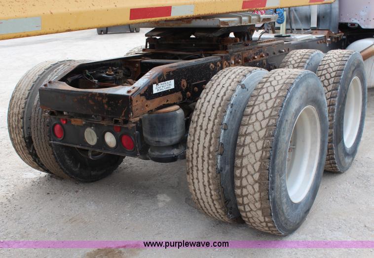 image for item H2665 1996 Peterbilt 378 semi truck