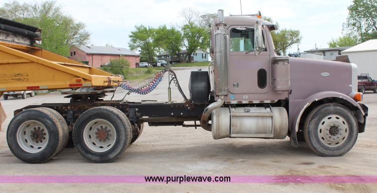 image for item H2665 1996 Peterbilt 378 semi truck