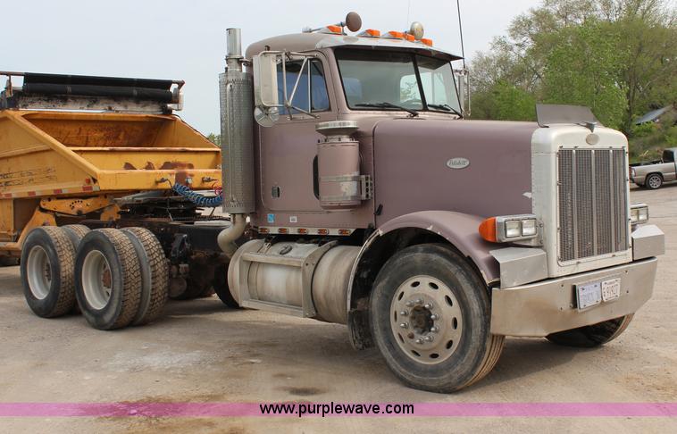 image for item H2665 1996 Peterbilt 378 semi truck