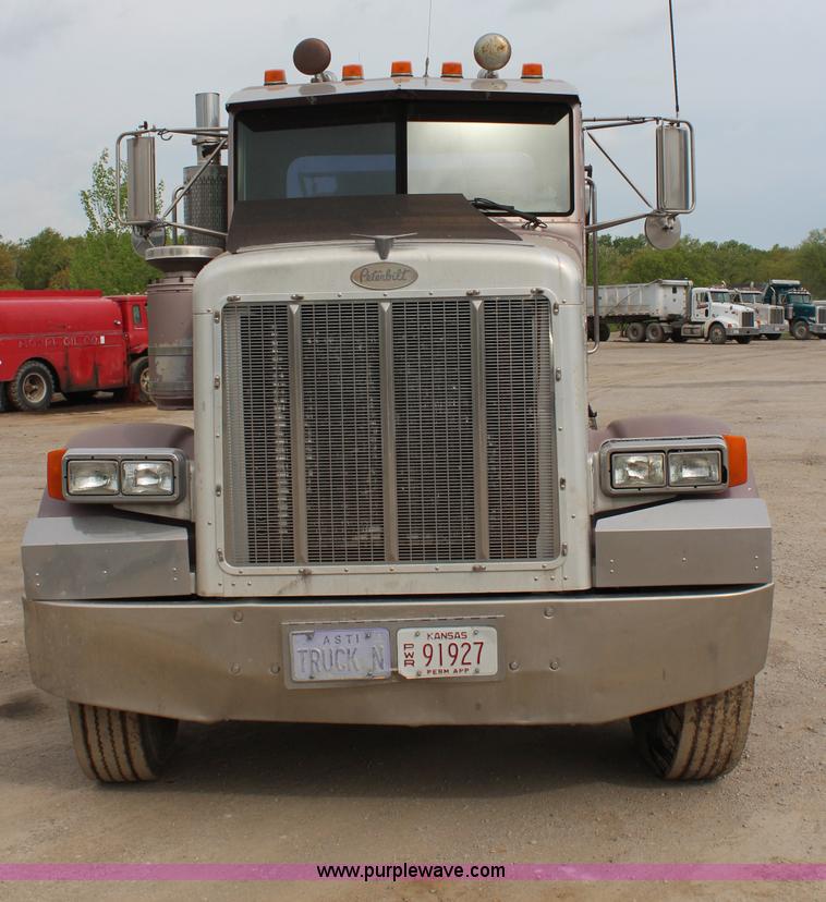 image for item H2665 1996 Peterbilt 378 semi truck