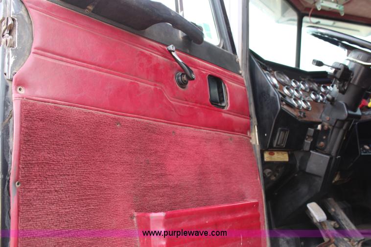 image for item H2665 1996 Peterbilt 378 semi truck