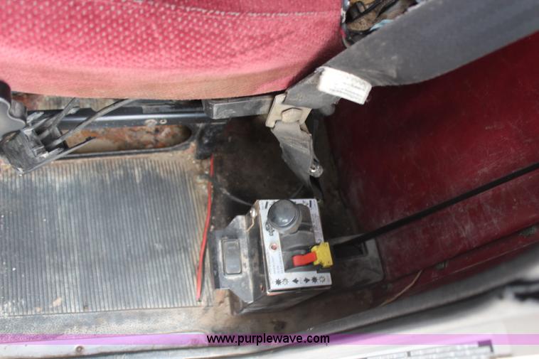 image for item H2665 1996 Peterbilt 378 semi truck