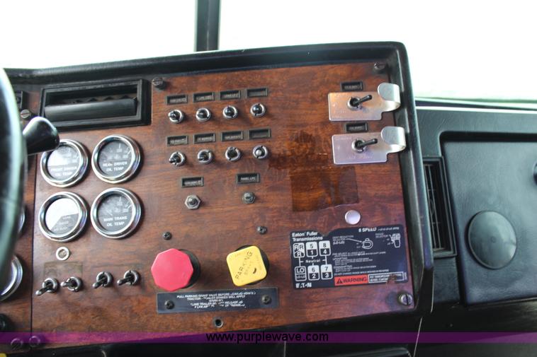 image for item H2665 1996 Peterbilt 378 semi truck