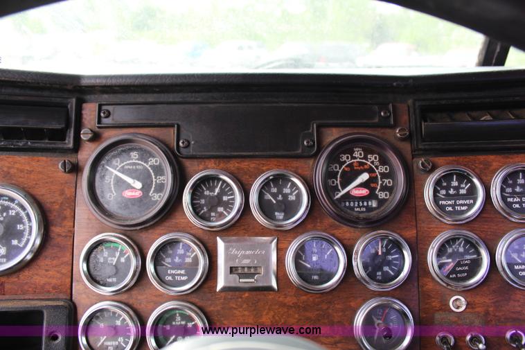 image for item H2665 1996 Peterbilt 378 semi truck