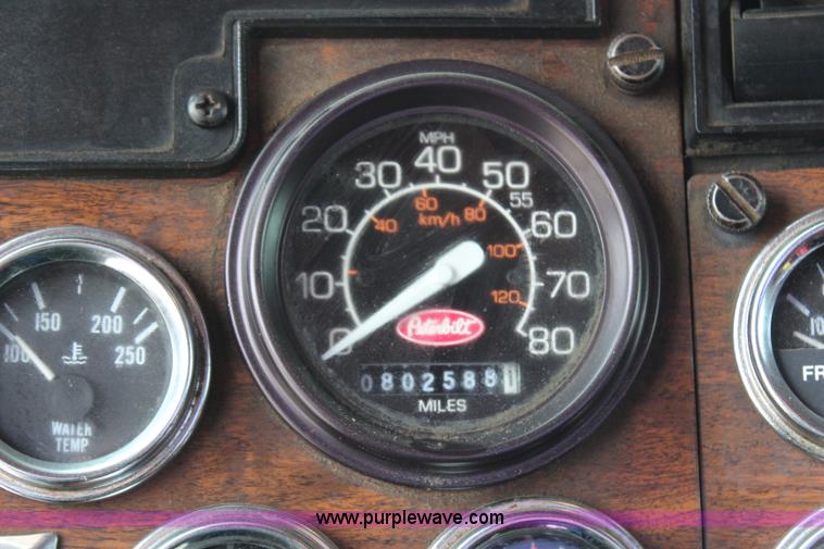 image for item H2665 1996 Peterbilt 378 semi truck