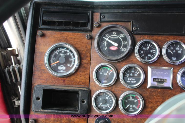 image for item H2665 1996 Peterbilt 378 semi truck