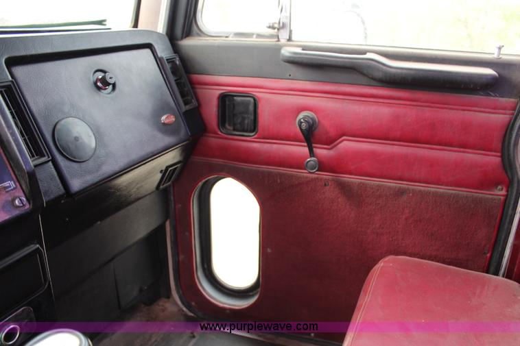 image for item H2665 1996 Peterbilt 378 semi truck