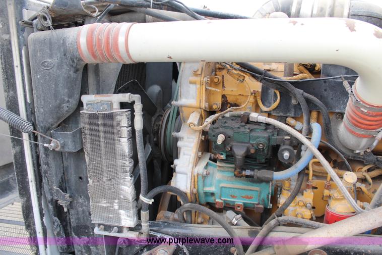 image for item H2665 1996 Peterbilt 378 semi truck