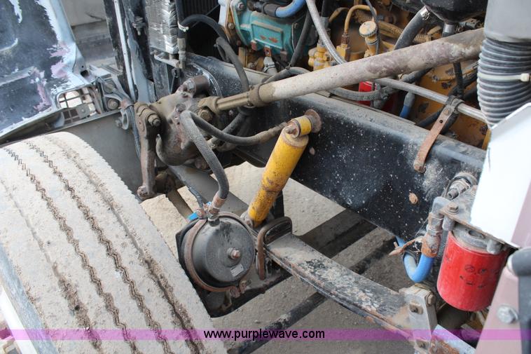 image for item H2665 1996 Peterbilt 378 semi truck