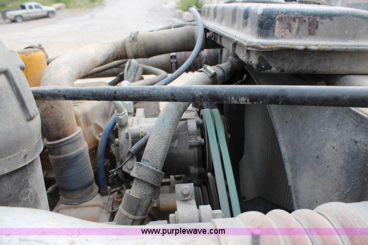 image for item H2665 1996 Peterbilt 378 semi truck