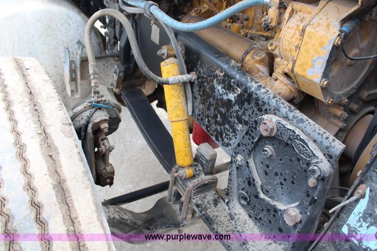 image for item H2665 1996 Peterbilt 378 semi truck