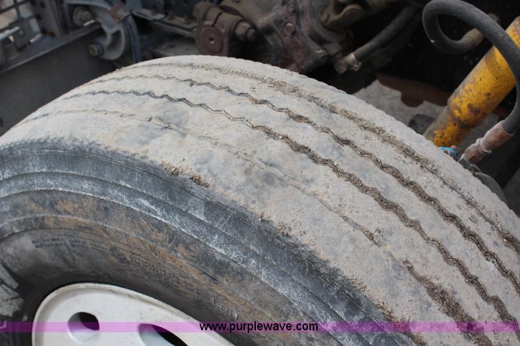 image for item H2665 1996 Peterbilt 378 semi truck