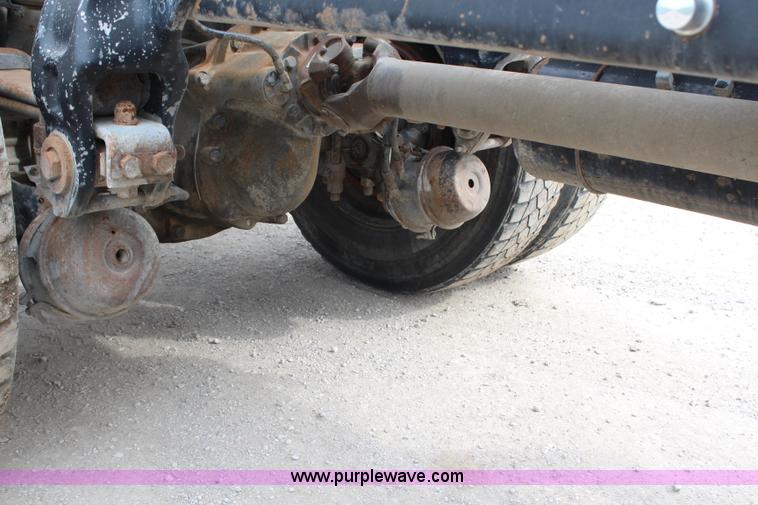 image for item H2665 1996 Peterbilt 378 semi truck