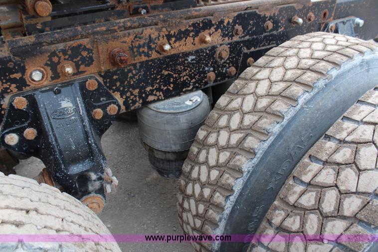 image for item H2665 1996 Peterbilt 378 semi truck