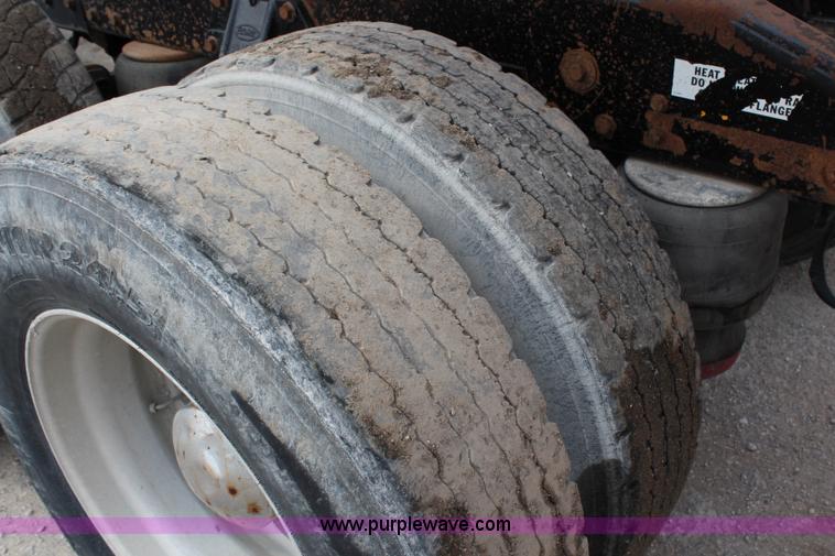 image for item H2665 1996 Peterbilt 378 semi truck