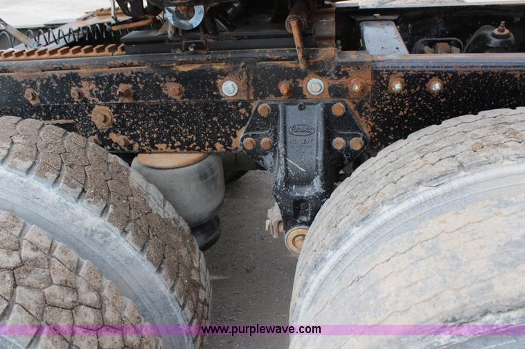 image for item H2665 1996 Peterbilt 378 semi truck