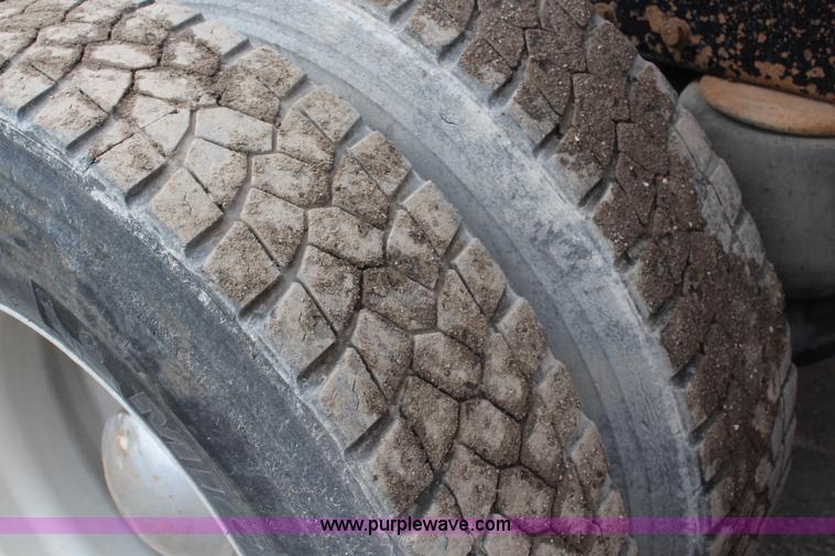 image for item H2665 1996 Peterbilt 378 semi truck