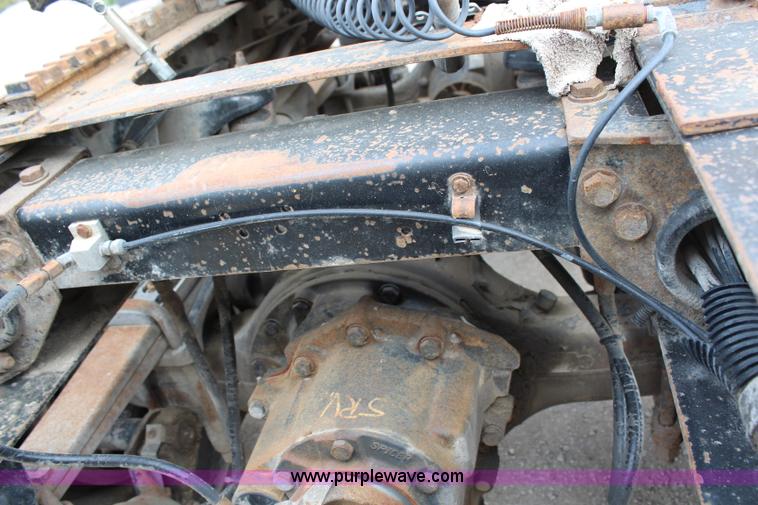 image for item H2665 1996 Peterbilt 378 semi truck