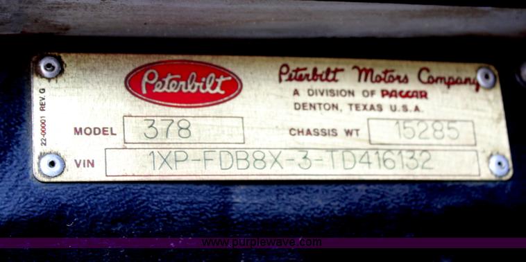 image for item H2665 1996 Peterbilt 378 semi truck