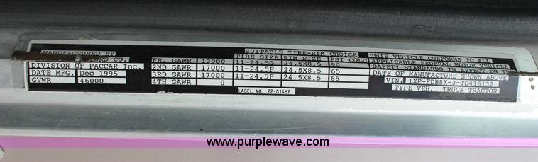 image for item H2665 1996 Peterbilt 378 semi truck