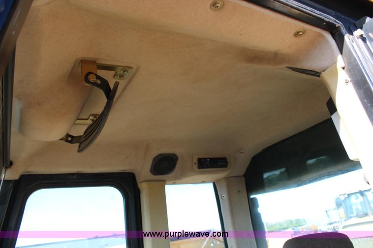 image for item H2679 2002 Caterpillar 963C track loader