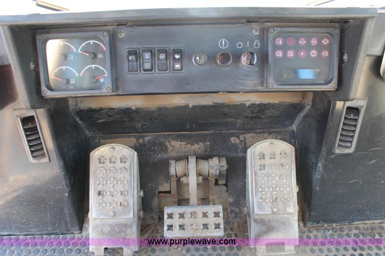 image for item H2679 2002 Caterpillar 963C track loader