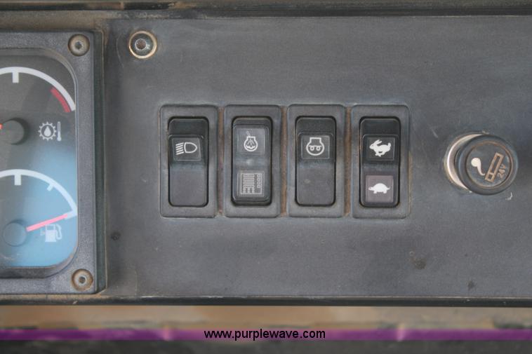 image for item H2679 2002 Caterpillar 963C track loader