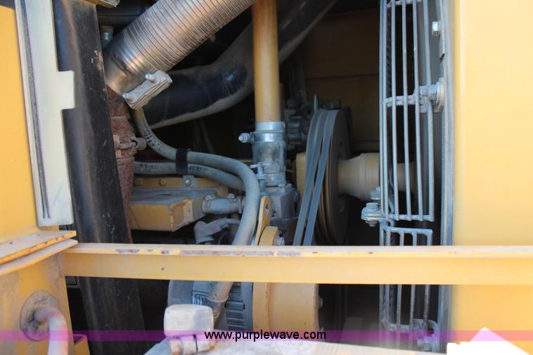 image for item H2679 2002 Caterpillar 963C track loader