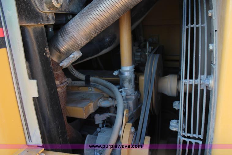 image for item H2679 2002 Caterpillar 963C track loader