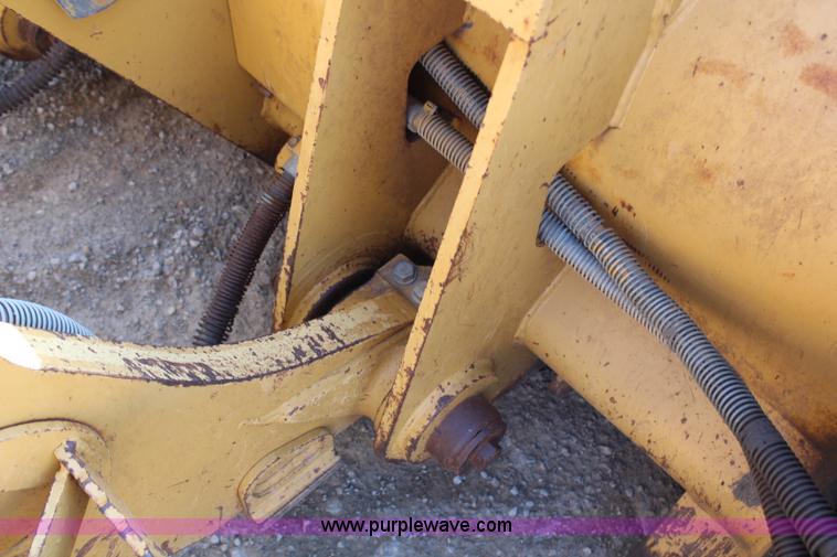 image for item H2679 2002 Caterpillar 963C track loader