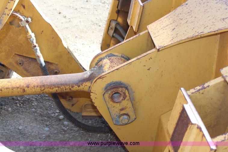 image for item H2679 2002 Caterpillar 963C track loader