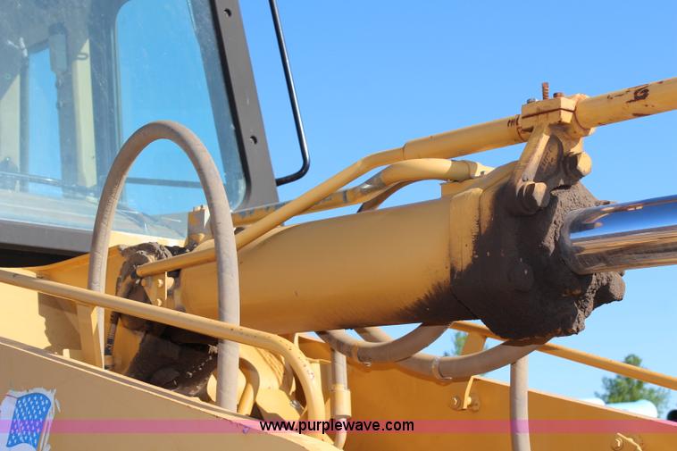 image for item H2679 2002 Caterpillar 963C track loader